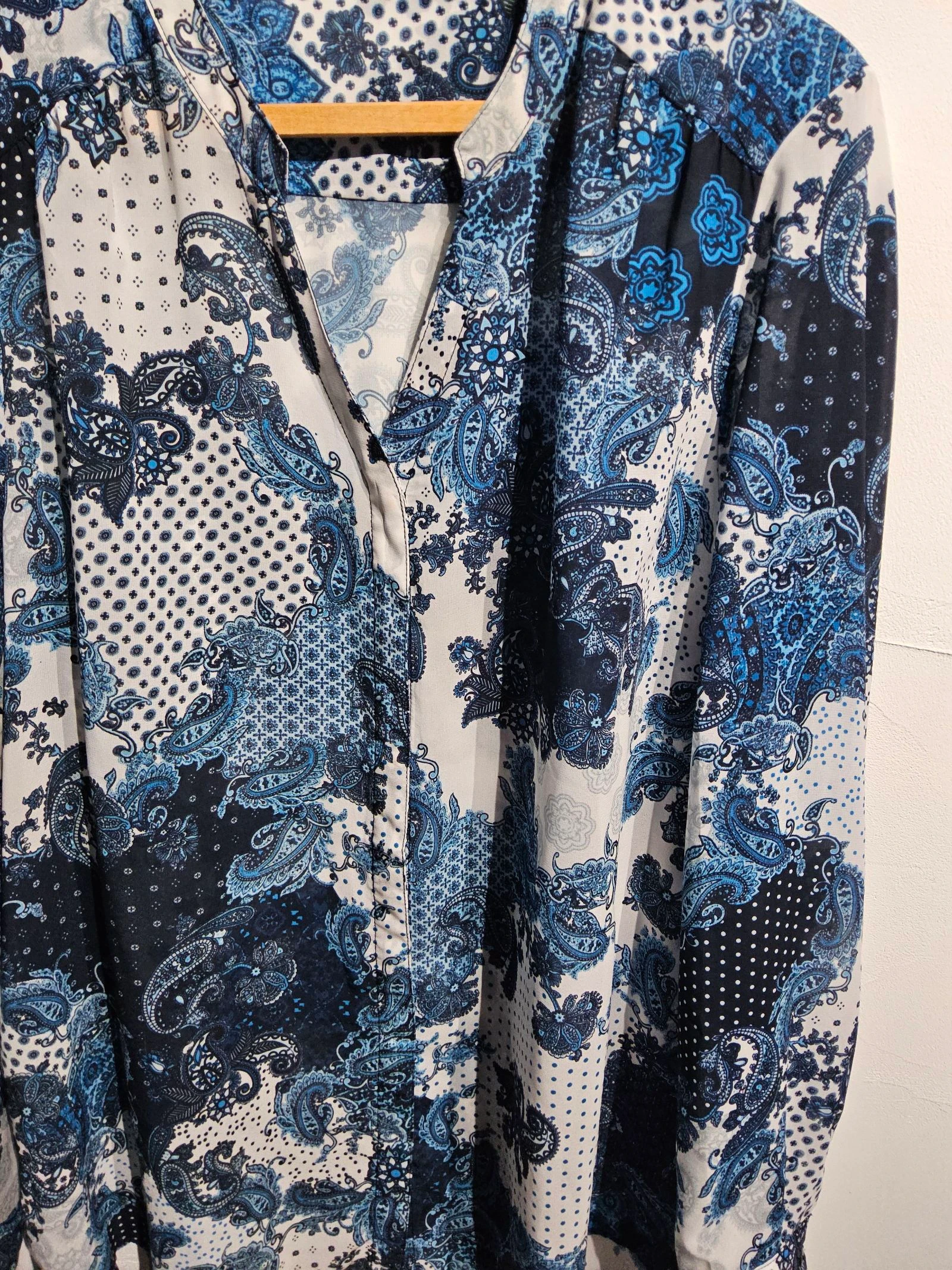 Blue and white cashmere print Camàieu blouse – photo 2